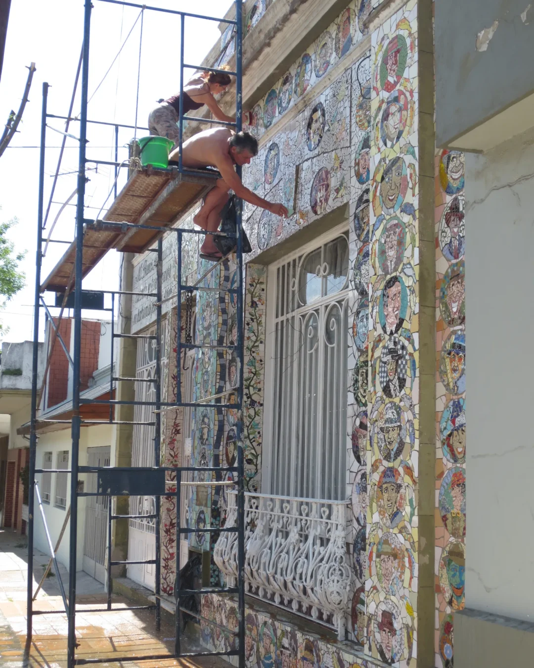 Así comenzó: el andamio frente a la fachada