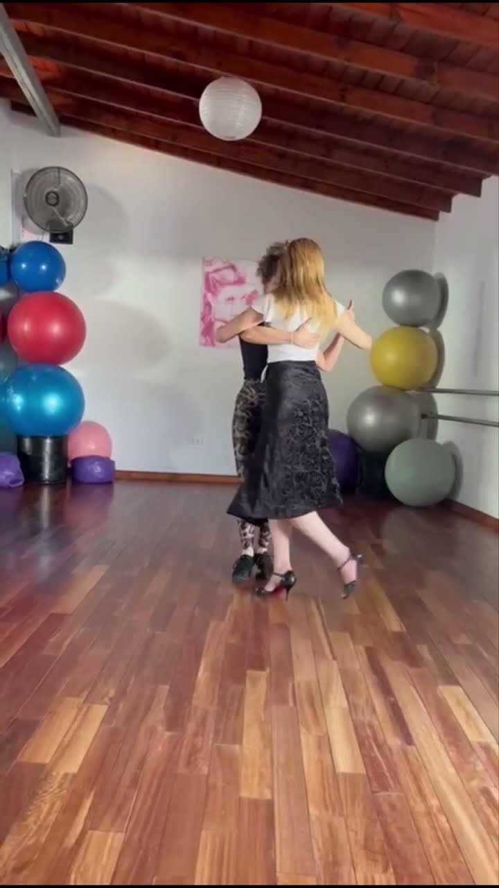 Clases privadas de tango con Mora